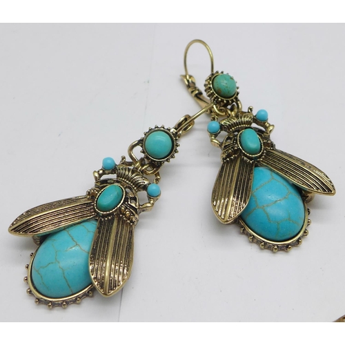 1135 - A pair of turquoise coloured beetle earrings and necklace set, and one other turquoise coloured bead... 