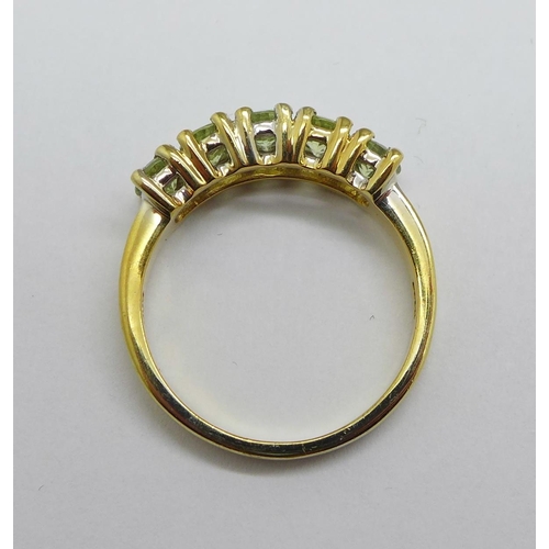 1153 - A silver gilt set five stone heliodor ring, Q