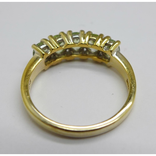 1153 - A silver gilt set five stone heliodor ring, Q