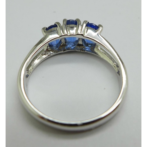 1154 - A 9ct white gold and three stone tanzanite ring, 3.2g, N