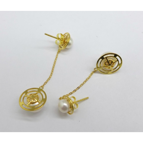 1160 - A pair of silver gilt freshwater pearl drop earrings