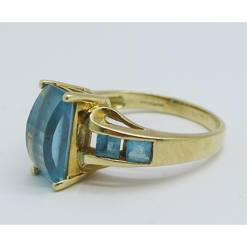 1168 - A 9ct gold and blue stone ring, 4.9g, Q, lacking one stone