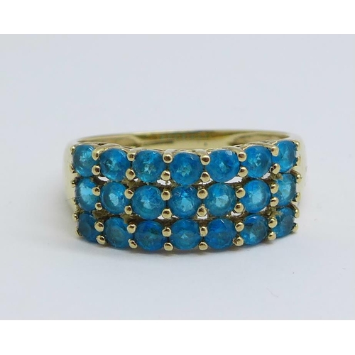 1170 - A 9ct gold ring set with twenty-one blue stones, 2.3g, O