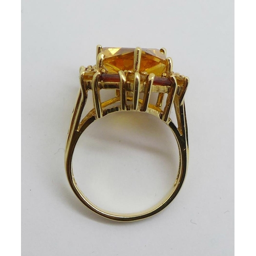 1171 - A 9ct gold hexagonal shaped ring set with stones, 5g, N