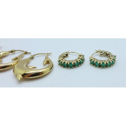 1189 - Three pairs of 9ct gold earrings including one pair set with emeralds, 6.4g