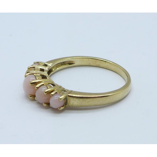 1191 - A 9ct gold, five stone ring, 2.9g, Q, (one stone possibly replaced)