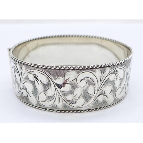 1195 - A silver bangle, 48g