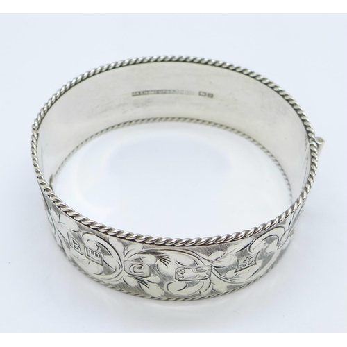 1195 - A silver bangle, 48g