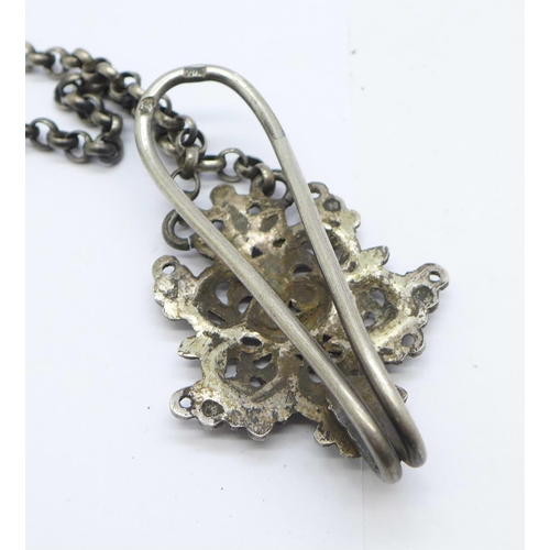 1205 - A continental silver chatelaine clip with control marks