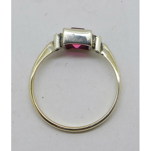 1219 - A 9ct gold & silver, pink and white stone ring, K