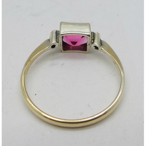 1219 - A 9ct gold & silver, pink and white stone ring, K