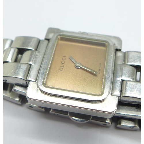 1233 - A lady's Gucci 3600L bracelet wristwatch