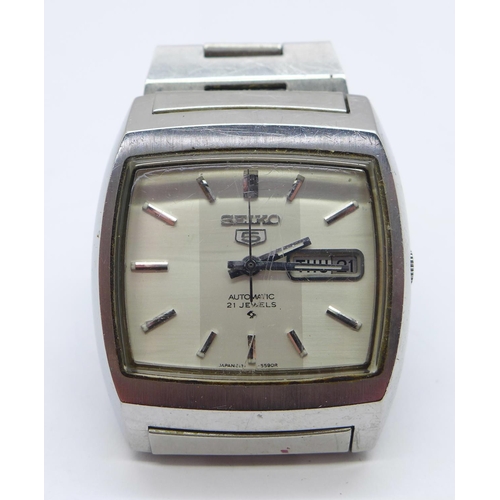 1235 - A Seiko 5 21 jewels automatic wristwatch