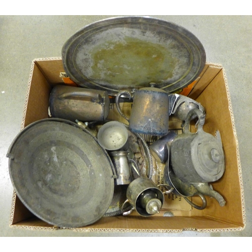 1271D - A box of silver plated items **PLEASE NOTE THIS LOT IS NOT ELIGIBLE FOR POSTING AND PACKING**