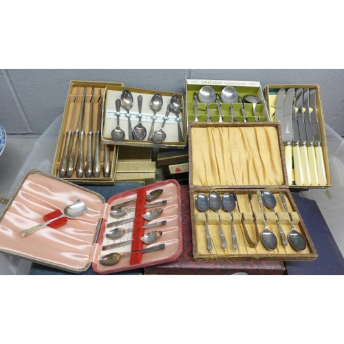 1276B - A box of cased flatware