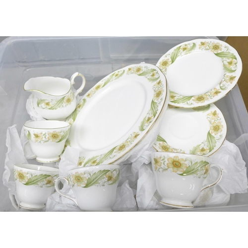 1277D - Duchess Greensleeves tea and dinnerwares **PLEASE NOTE THIS LOT IS NOT ELIGIBLE FOR POSTING AND PACK... 