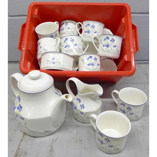 1280B - A Royal Doulton Minerva tea set:- ten setting including teapot, sugar bowl and milk jug **PLEASE NOT... 