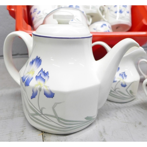 1280B - A Royal Doulton Minerva tea set:- ten setting including teapot, sugar bowl and milk jug **PLEASE NOT... 