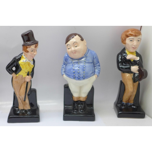 660 - A collection of twenty-four Royal Doulton Charles Dickens character figures