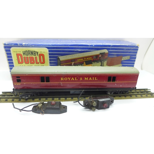 672 - A Hornby Dublo T.P.O. mail van set, boxed, (incomplete)