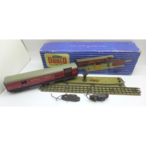 672 - A Hornby Dublo T.P.O. mail van set, boxed, (incomplete)