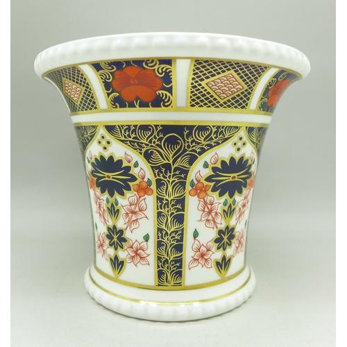 678 - A Royal Crown Derby 1128 pattern vase or planter, 11.5cm