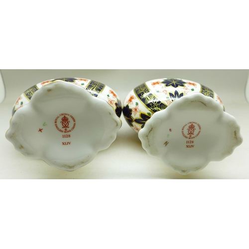 680 - A pair of Royal Crown Derby 1128 pattern ewers, 25.5cm, (one with hairline crack on the handle)