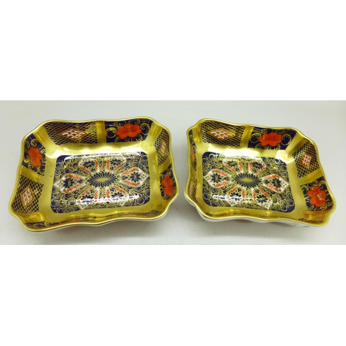 686 - A pair of Royal Crown Derby 1128 pattern pin dishes