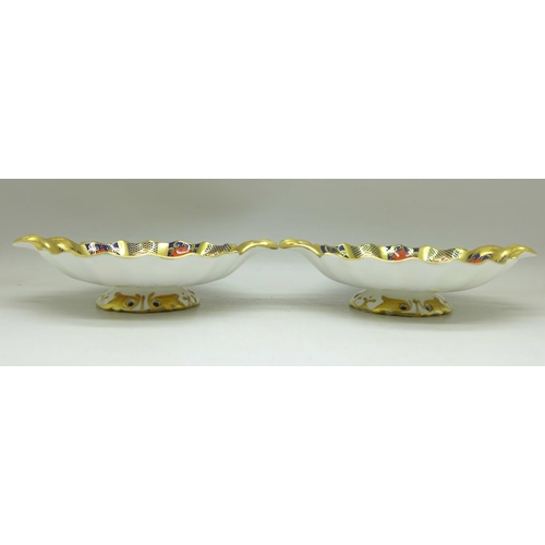 690 - A pair of Royal Crown Derby 1128 pattern wavy edge dishes, 16cm