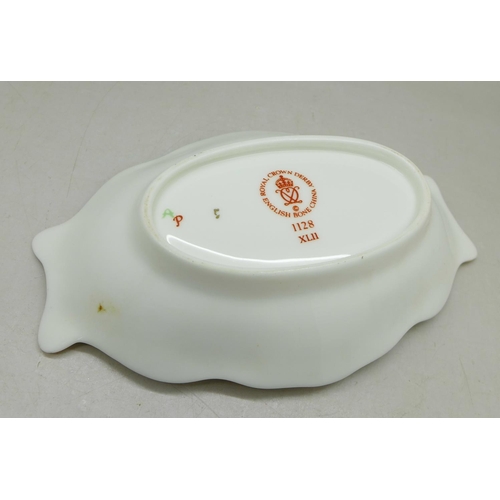 694 - A shaped Royal Crown Derby 1128 pattern dish, 13.5cm