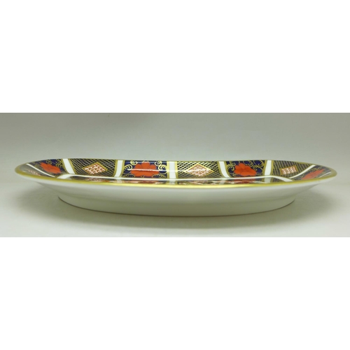 698 - A Royal Crown Derby 1128 pattern shaped dish, 22cm