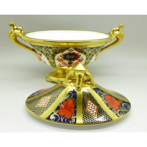 700 - A Royal Crown Derby 1128 pattern lidded oval dish with pedestal, 18.5cm