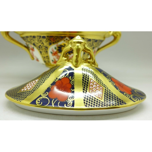 700 - A Royal Crown Derby 1128 pattern lidded oval dish with pedestal, 18.5cm