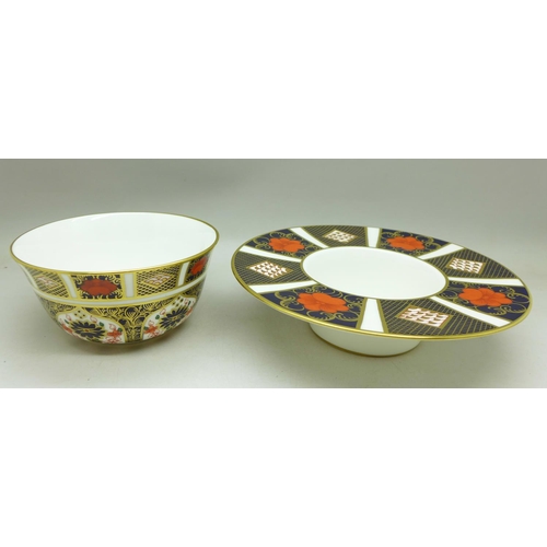 704 - A Royal Crown Derby 1128 pattern bowl and a dish, 105mm and 153mm