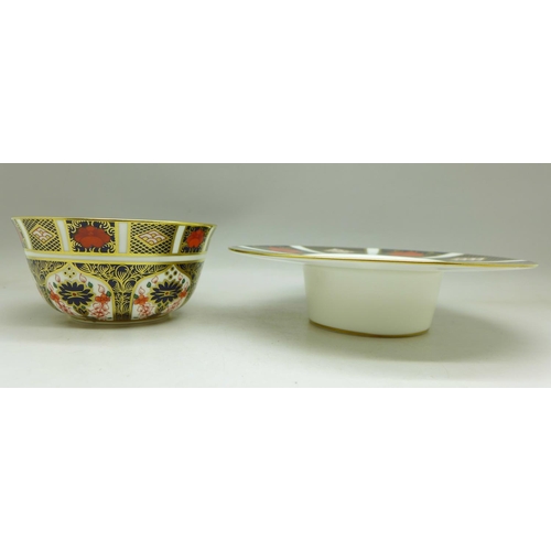 704 - A Royal Crown Derby 1128 pattern bowl and a dish, 105mm and 153mm