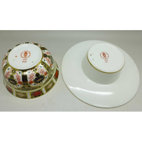 704 - A Royal Crown Derby 1128 pattern bowl and a dish, 105mm and 153mm