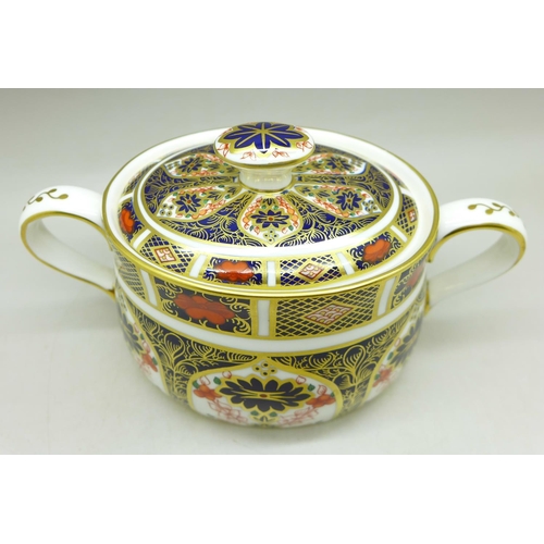 705 - A Royal Crown Derby 1128 pattern lidded sugar