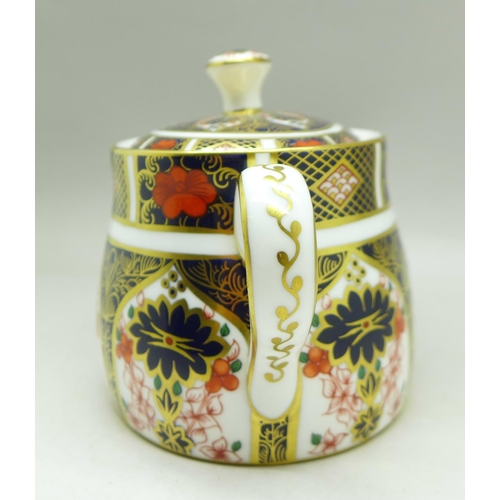 705 - A Royal Crown Derby 1128 pattern lidded sugar