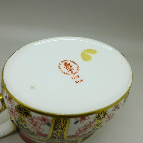 705 - A Royal Crown Derby 1128 pattern lidded sugar