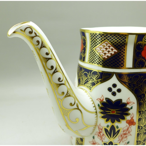 706 - A Royal Crown Derby 1128 pattern tea pot