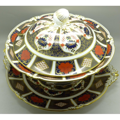 709 - A large Royal Crown Derby 1128 pattern tureen with stand