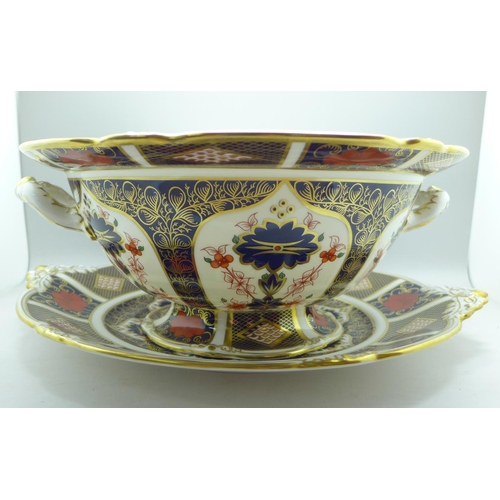 709 - A large Royal Crown Derby 1128 pattern tureen with stand