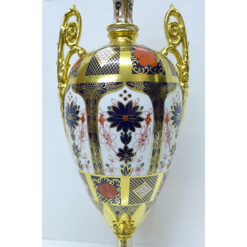 711 - A large Royal Crown Derby 1128 pattern urn, lid a/f