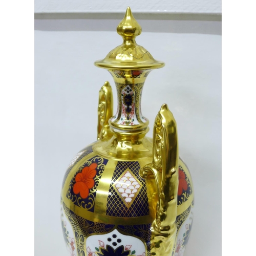 711 - A large Royal Crown Derby 1128 pattern urn, lid a/f