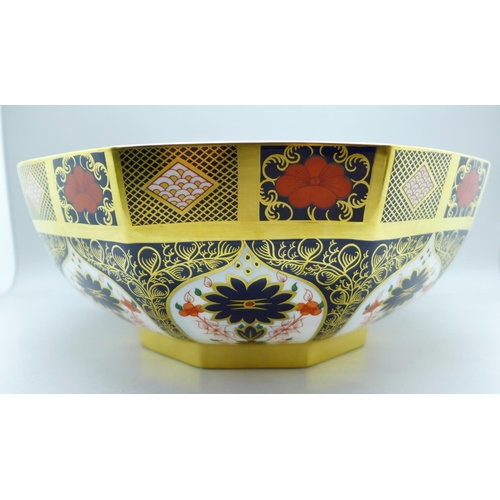 712 - A large Royal Crown Derby 1128 pattern octagonal shaped bowl, 28cm