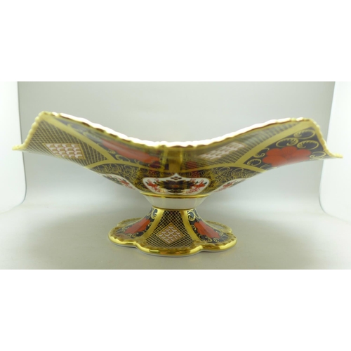 713 - A large Royal Crown Derby 1128 pattern wavy edge comport/centrepiece, 30cm