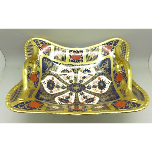 714 - A Royal Crown Derby 1128 pattern pedestal dish with handles, 28.5cm x 23cm