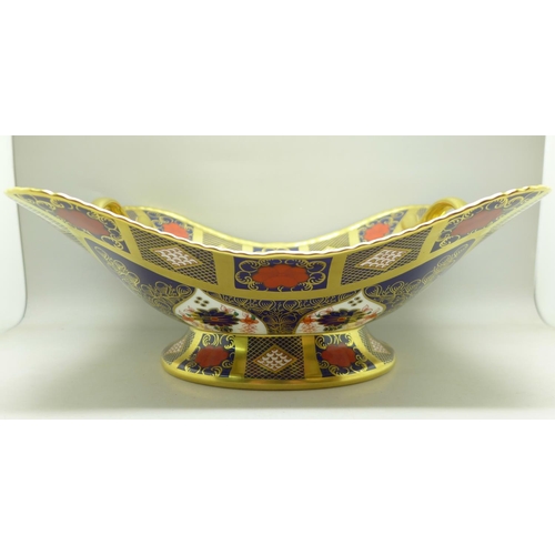 714 - A Royal Crown Derby 1128 pattern pedestal dish with handles, 28.5cm x 23cm