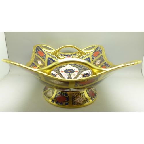 714 - A Royal Crown Derby 1128 pattern pedestal dish with handles, 28.5cm x 23cm