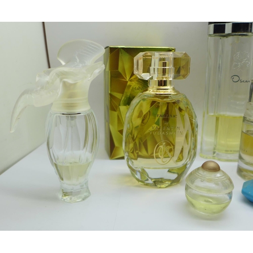 732 - Perfumes; Fendi, Oscar de la Renta, Opium, Nina Ricci, Si, Hugo XX, Dissey, Valentin Yudashkin and o... 